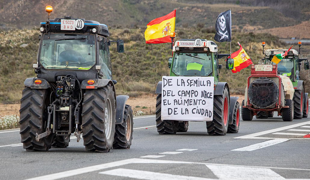 Los tractores riojanos han vuelto a las carreteras, en Cenicero, el pasado 12 de febrero