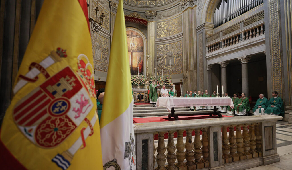 Decenas de residentes en Roma, los sacerdotes del Pontificio Colegio Español de San José y un nutrido grupo de Madrid han acompañado al cardenal Cobo en esta jornada de celebración