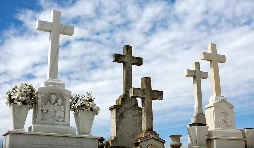 Cruces en el cementerio sevillano de San Fernando
