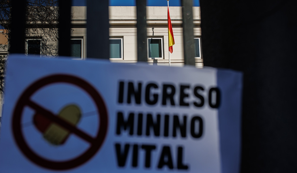 Concentración en defensa de 'un ingreso mínimo vital digno', frente a la sede del Ministerio de Inclusión y Seguridad Social
