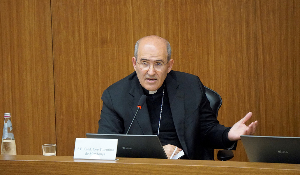El cardenal José Tolentino de Mendonça, prefecto del Dicasterio para la Cultura y la Educación, habla en la Pontificia Universidad Gregoriana de Roma el 31 de marzo de 2023