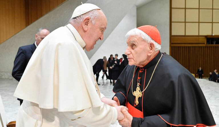 El Papa Francisco y el cardenal Simoni tras la audiencia