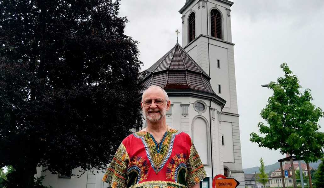 El misionero Hans-Joachim Lohre durante una visita a Suiza poco después de su liberación