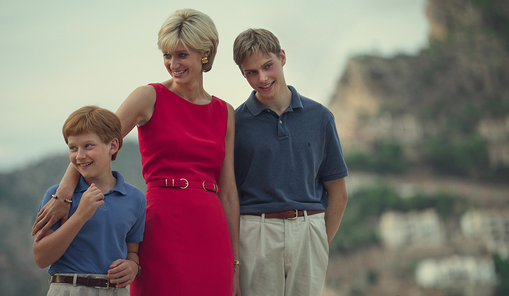 La princesa Diana junto a sus hijos en un fotograma de la sexta temporada