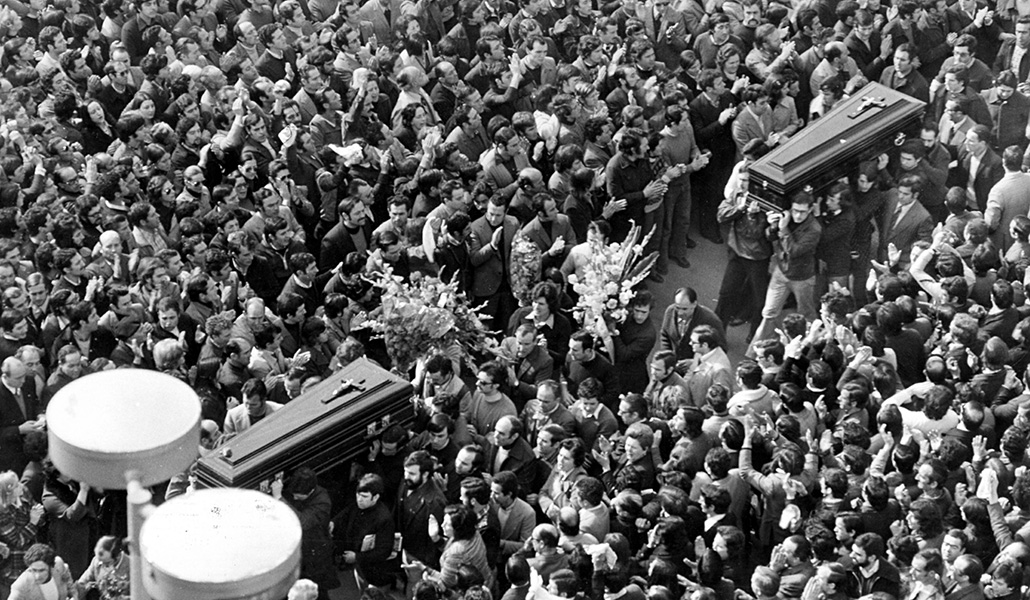 Entierro de los tres primeros obreros fallecidos en los sucesos del 3 de marzo de 1976