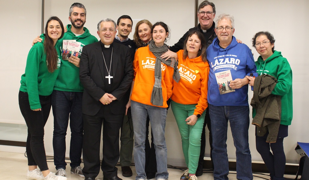 Miembros de la Fundación Lázaro en la presentación del libro 'De los pobres al Papa, del Papa al mundo'