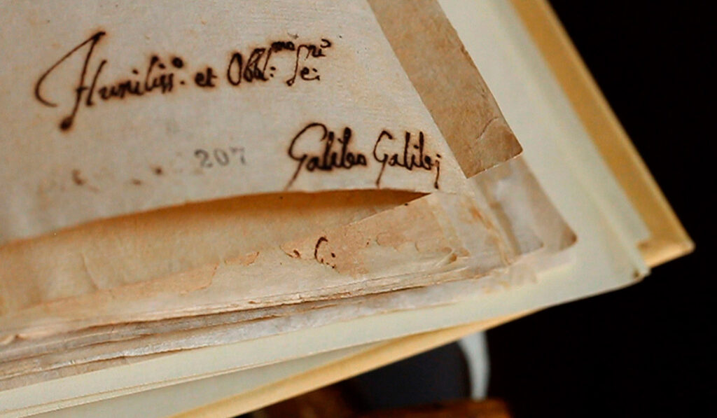 La firma del astrónomo Galileo Galilei en un documento que se conserva en el archivo