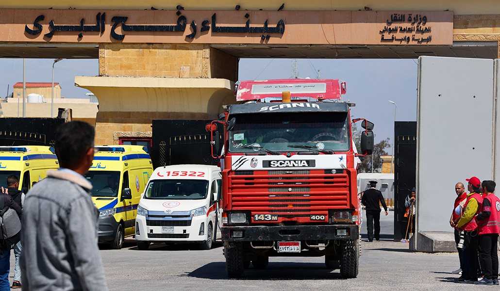 Un camión se detiene en el cruce fronterizo de Rafah entre Egipto y la Franja de Gaza el pasado 23 de marzo