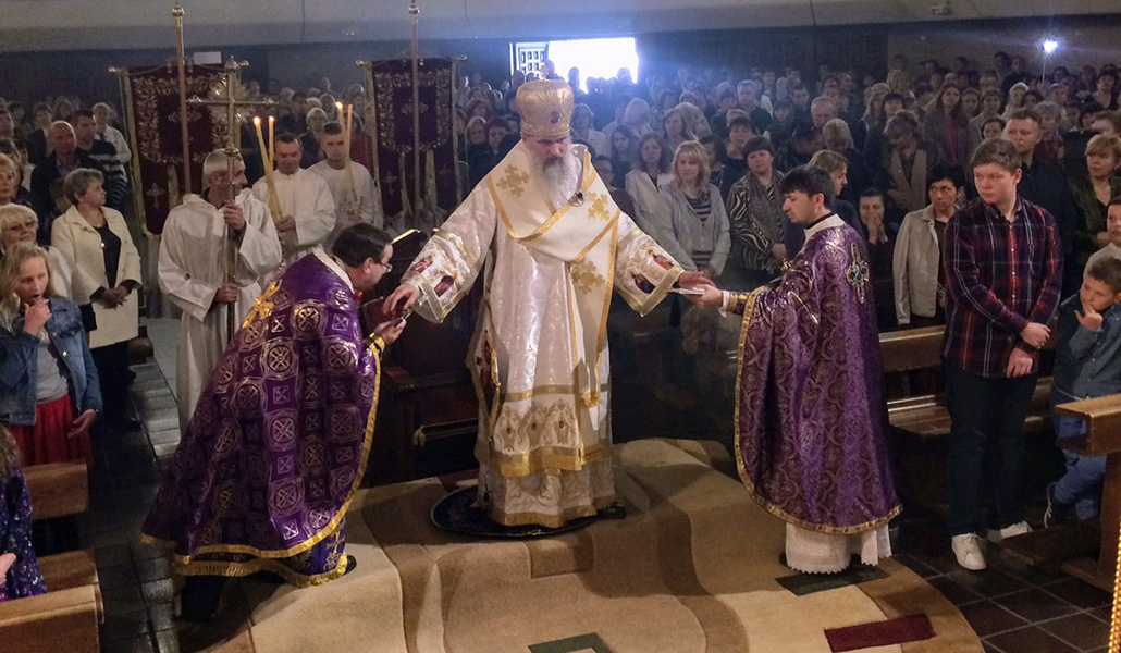 Celebración de la comunidad grecocatólica ucraniana en la parroquia madrileña de Nuestra Señora del Buen Suceso con motivo de la visita de un obispo ucraniano