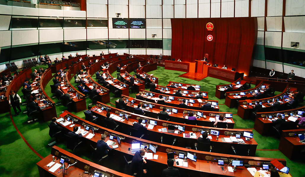 Vista general de la cámara del Consejo Legislativo en Hong Kong, China, tras la lectura del artículo 23