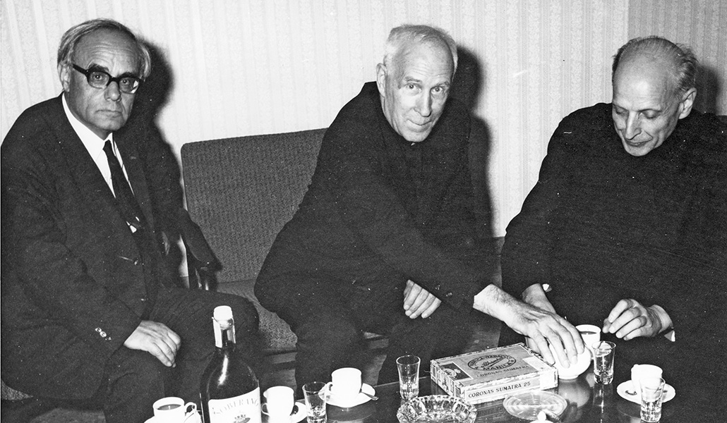 Henri de Lubac, en el centro, junto al teólogo alemán Karl Rahner y el Padre Arrupe