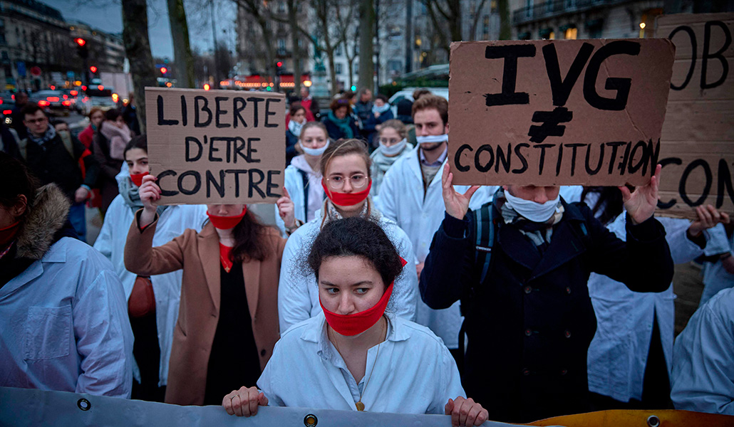 Manifestación provida en París, Francia, el 28 de febrero de 2024