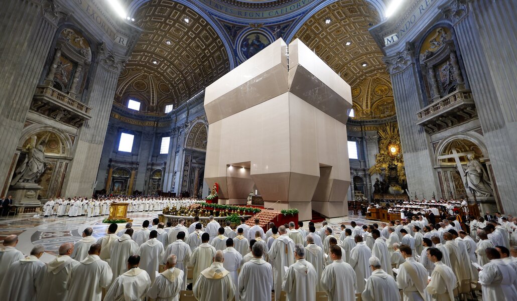 Alrededor de 2.000 sacerdotes han concelebrado en la Misa Crismal de este 2024 en San Pedro