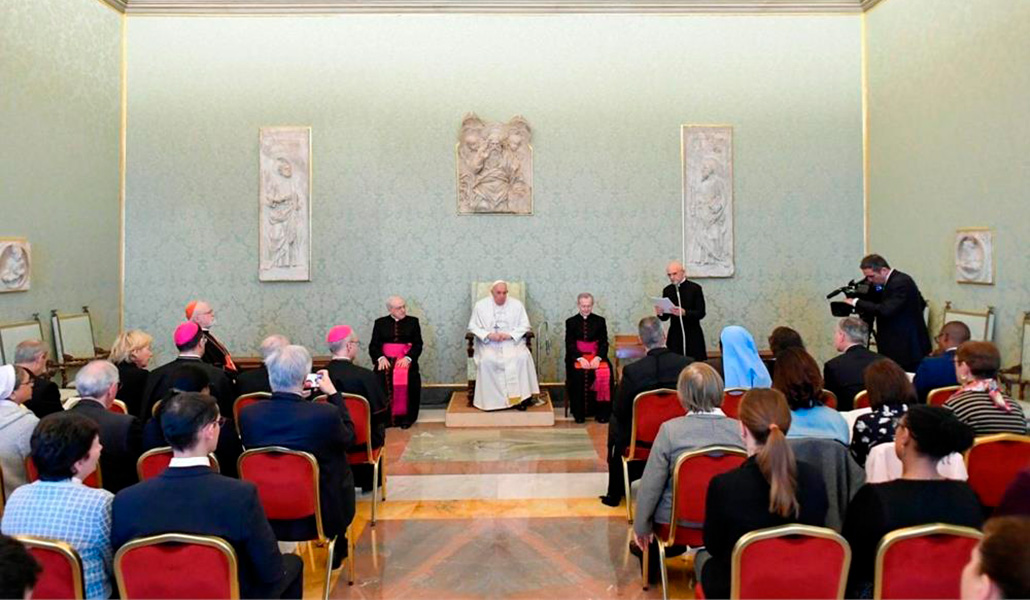 El Papa con los miembros de la Pontificia Comisión para la Tutela de Menores