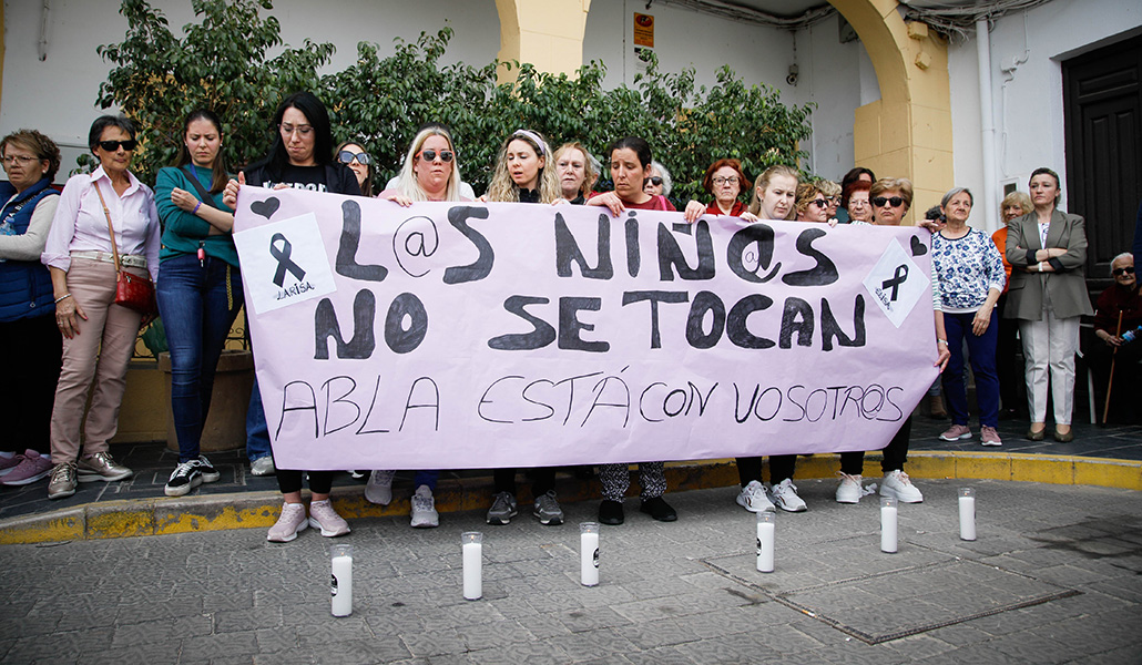 Concentración en el pueblo almeriense de Abla en memoria de las dos niñas asesinadas