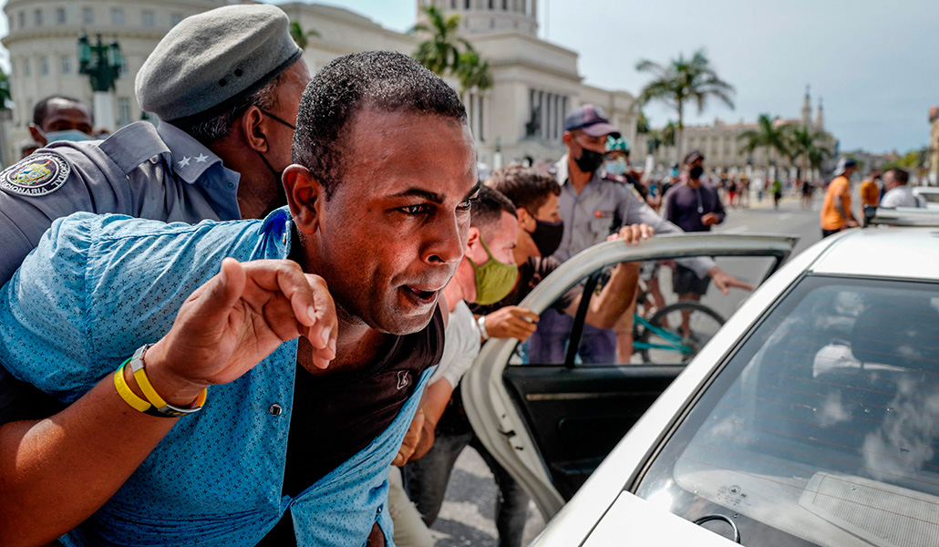 Un hombre es arrestado en la Habana por protestar contra el presidente Miguel Díaz-Canel