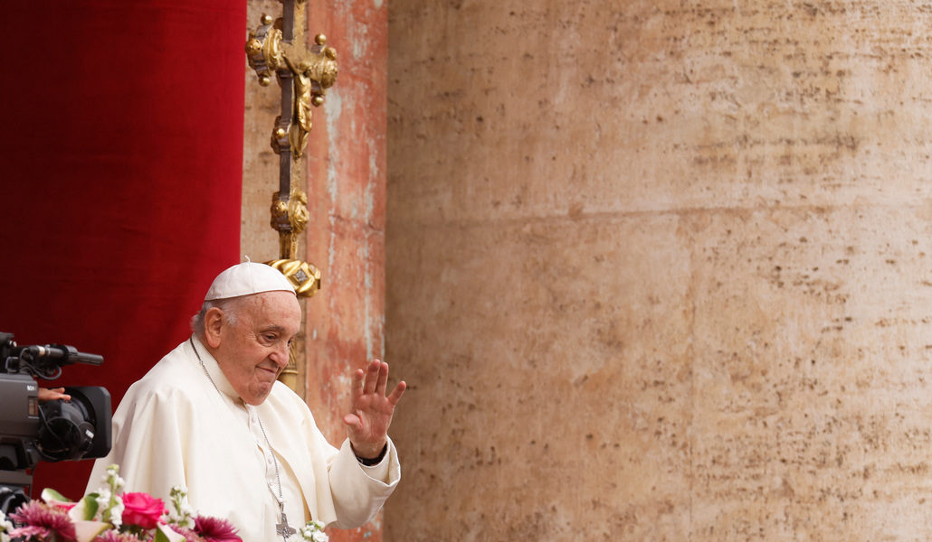 El Papa durante la bendición de la ciudad al mundo, el día de Pascua de 2024
