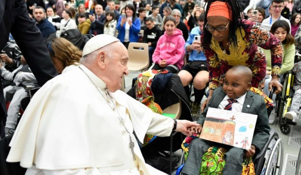El Papa con médicos y pacientes del hospital pediátrico Bambino Gesù