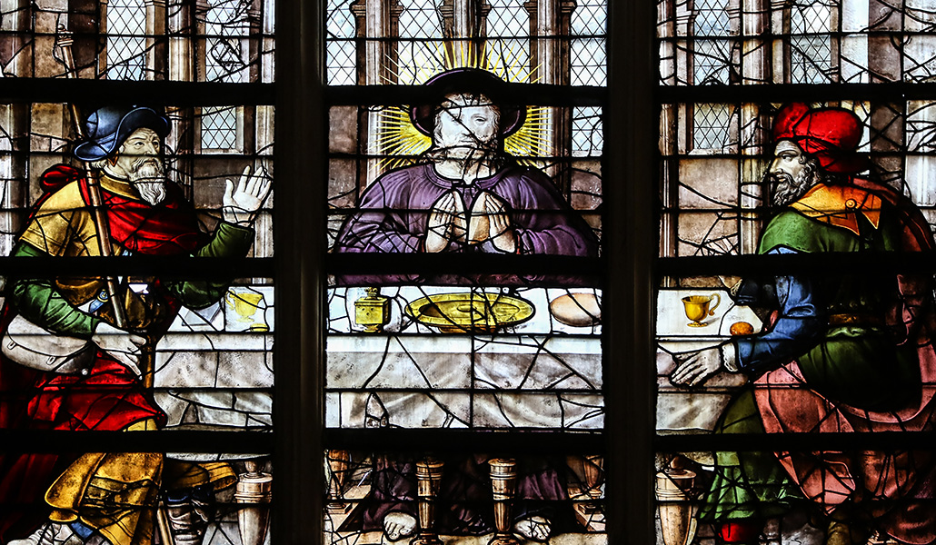 'Le reconocieron al partir el pan'. Vidriera de la iglesia de Saint-Étienne du Mont en Paris, Francia. Foto: Lawrence OP.