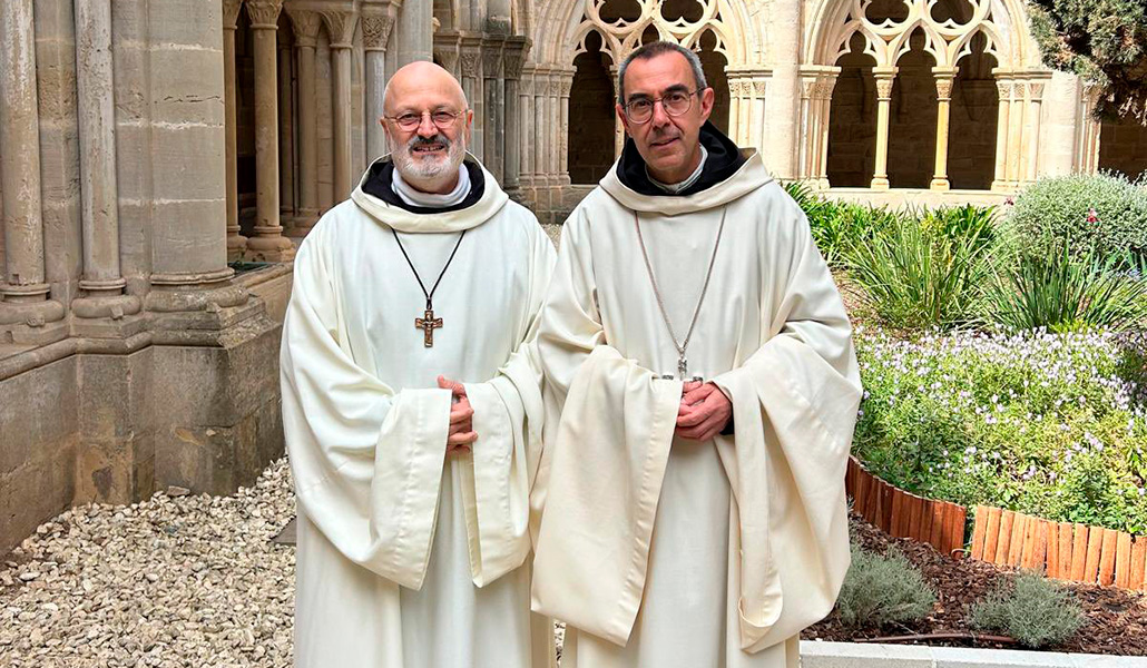 El nuevo abad de Poblet, Rafel Barruè (a la derecha) con el superior del Cister, Mauro Lepori