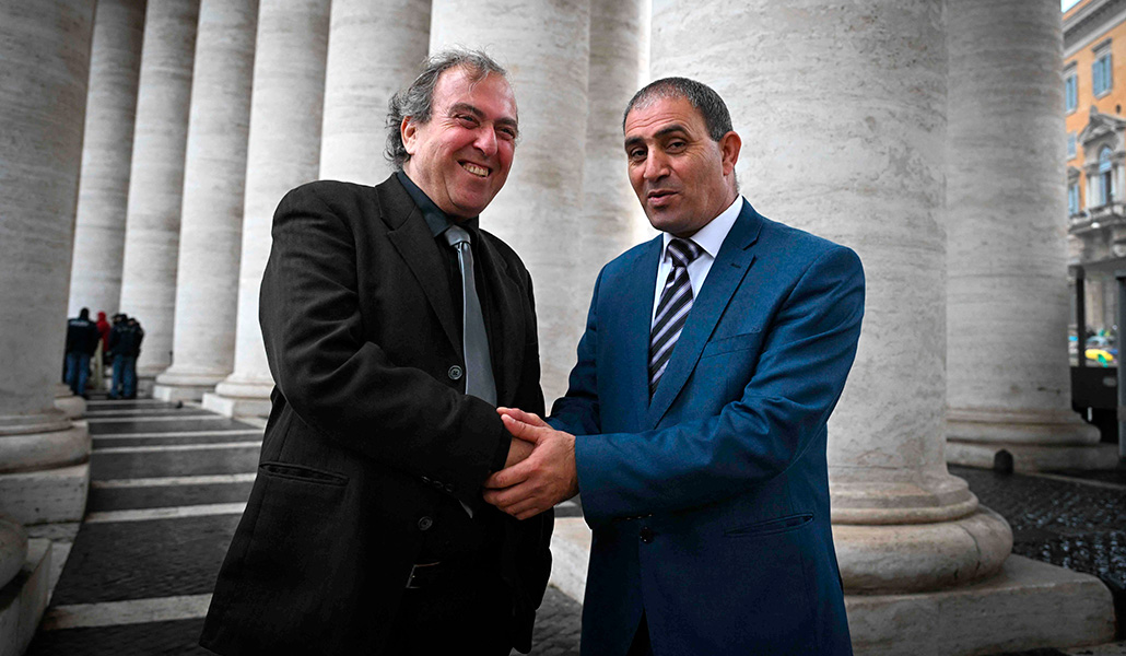 Bassam Aramin y Rami Elhanan, en la plaza de San Pedro tras su encuentro con el Papa Francisco