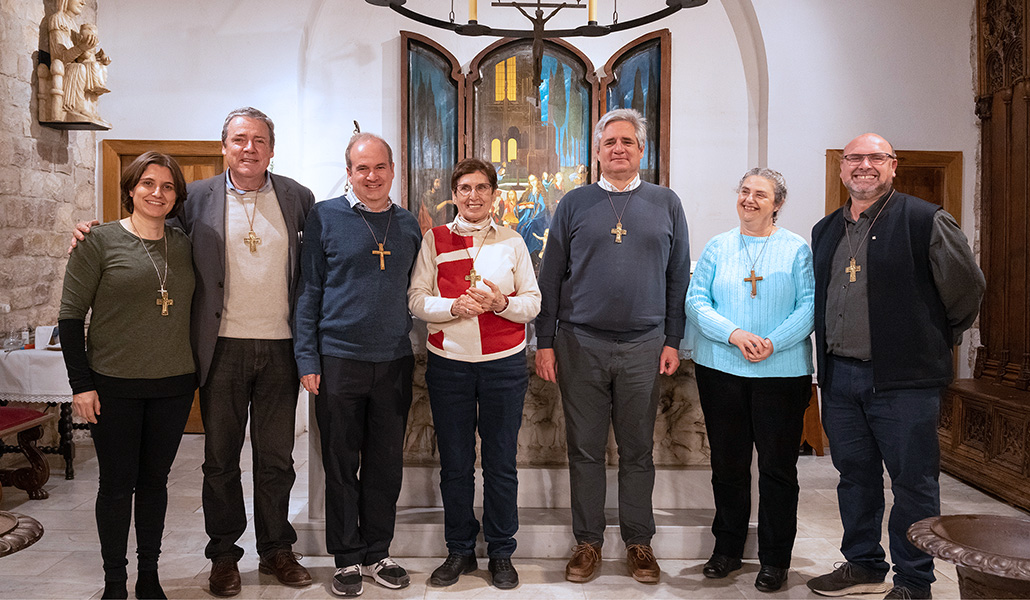 Los nuevos agentes pastorales en la ceremonia de envío que tuvo lugar en la capilla del palacio arzobispal de Barcelona