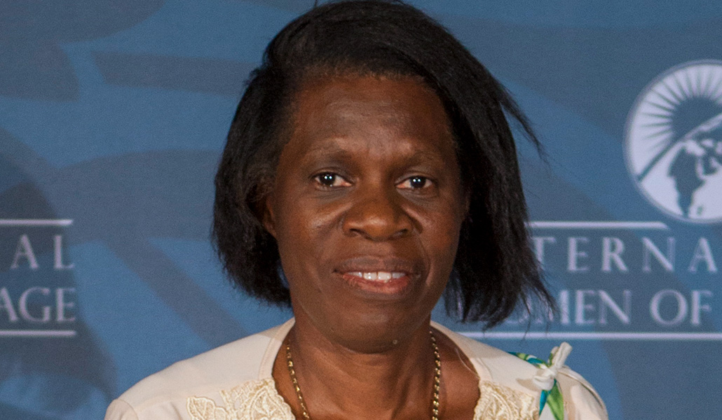 Godeliève Mukasarasi en la ceremonia de entrega de premios IWCA 2018