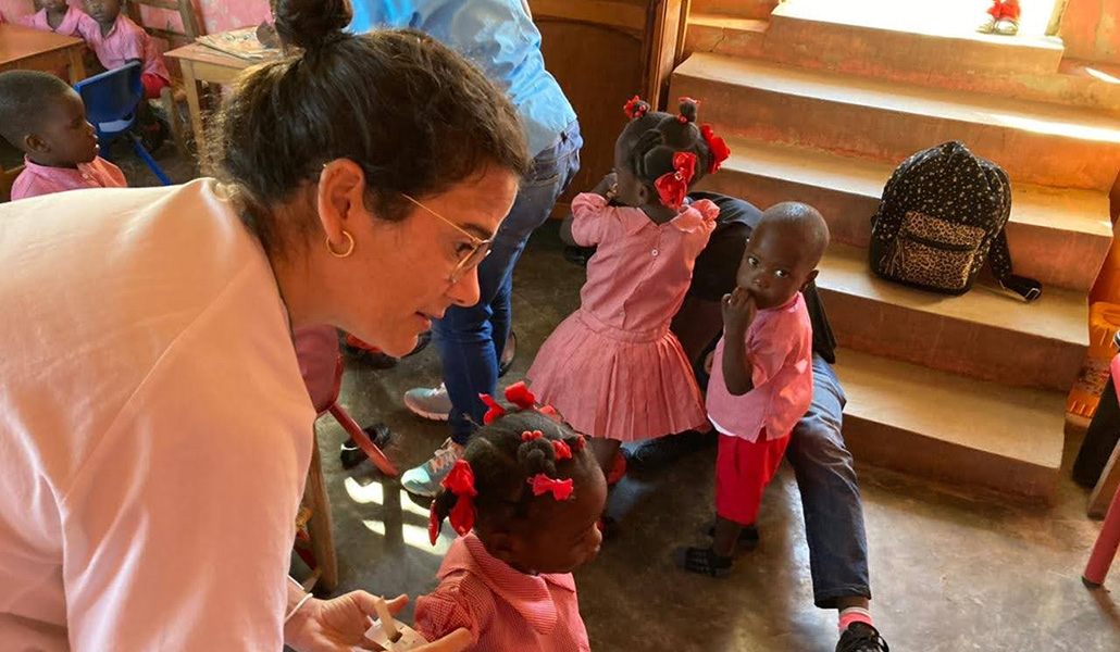 La misionera española Valle Chías en su misión en Haití
