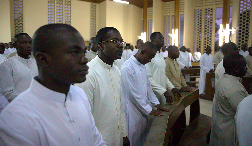Jóvenes del seminario mayor Saint Coeur de Marie de Abiyán, en Costa de Marfil