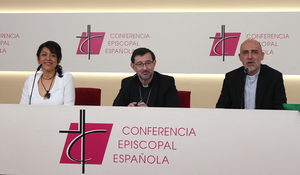 Flores, el cardenal Cobo y Xabier Gómez en la presentación del documento