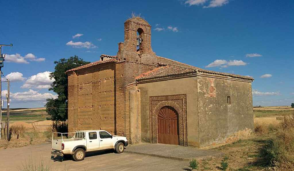 La ermita de Nuestra Señora de la Vega ha albergado las Misas estos últimos tres años