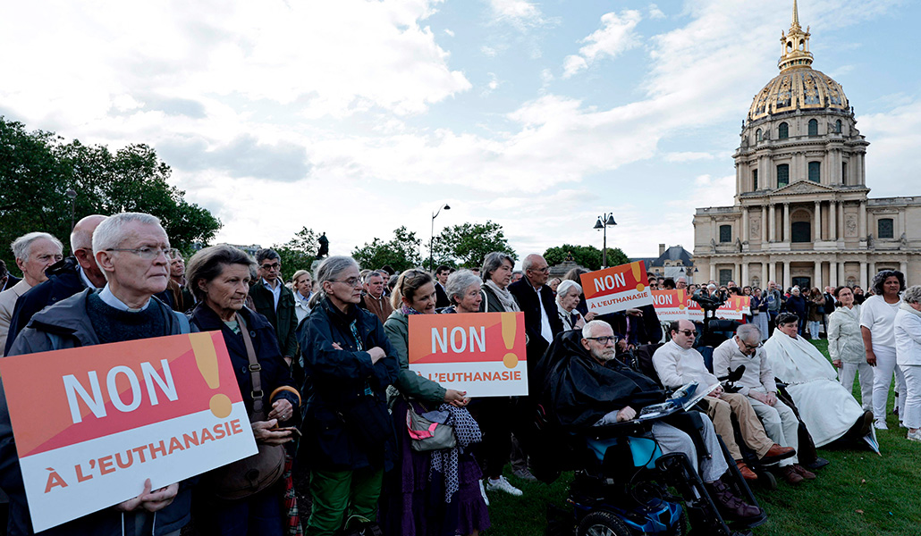 Manifestación en contra de la eutanasia en París el 27 de mayo de 2024
