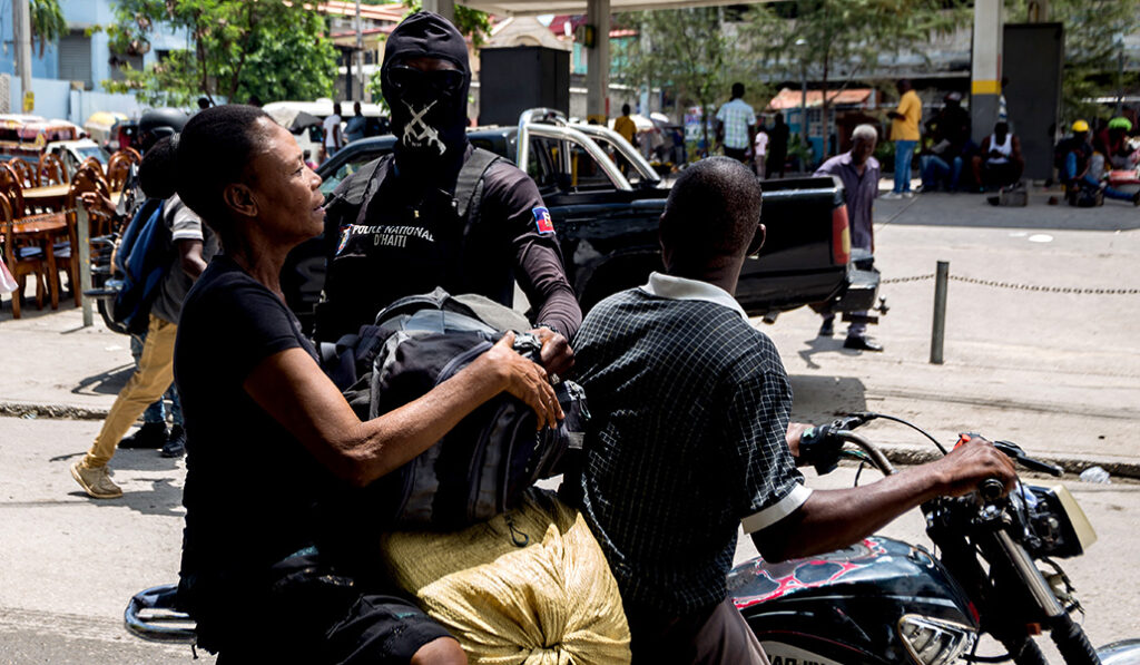 La Policía haitiana es impotente frente a las bandas, tan bien armadas que se han convertido en una especie de ejército