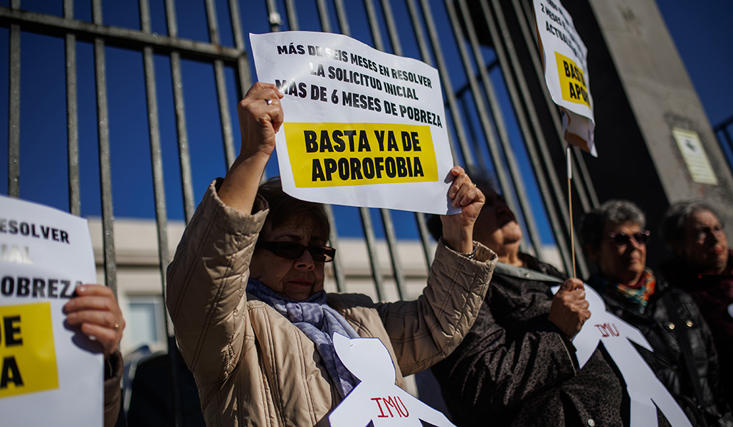 Concentración en defensa de 'un ingreso mínimo vital digno', frente a la sede del Ministerio de Inclusión y Seguridad Social en Madrid