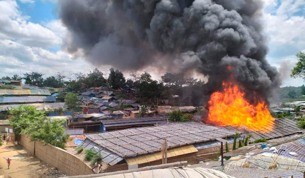 Incendio en el campamento de refugiados rohinyás de Ukhia en Cox's Bazar, Bangladés