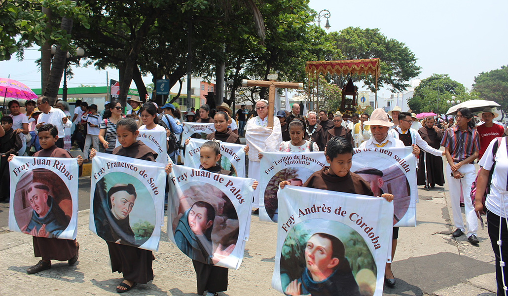 Procesión desde la parroquia El Cristo del Buen Viaje hasta llegar a la catedral de Veracruz
