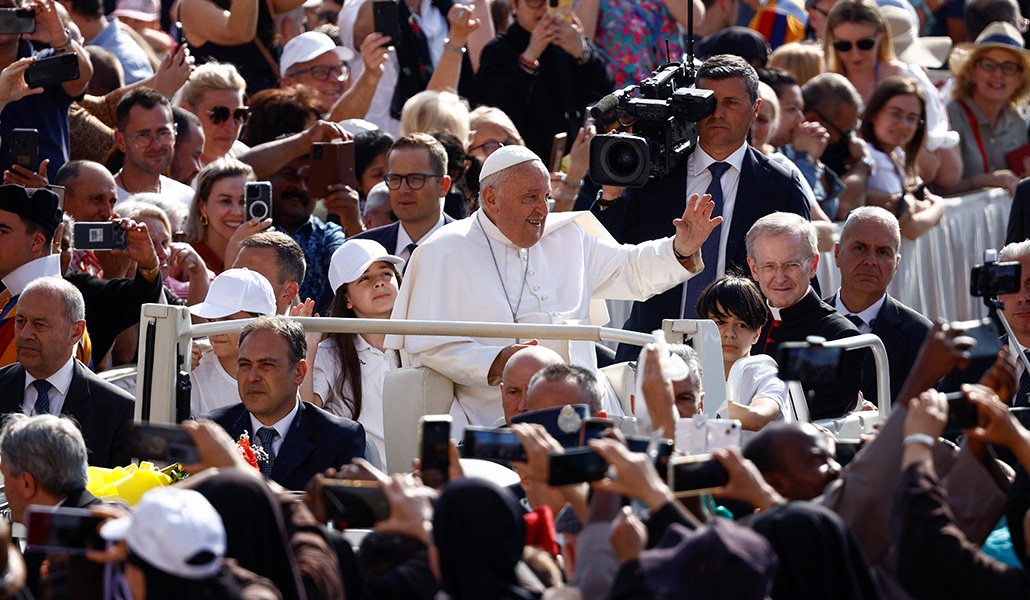 El Papa Francisco a su llegada a la plaza de San Pedro