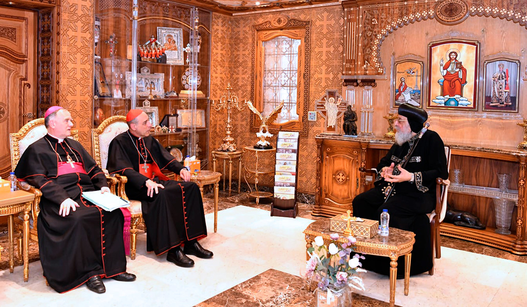 Encuentro del Papa Tawadros II con el cardenal Víctor Fernández