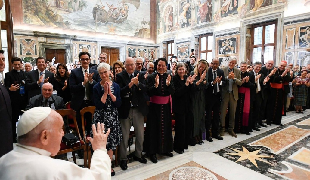 El Papa saluda a los participantes en el segundo Encuentro Mundial sobre la Fraternidad Humana