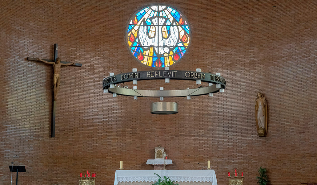 Interior de la parroquia del Espíritu Santo de Barcelona