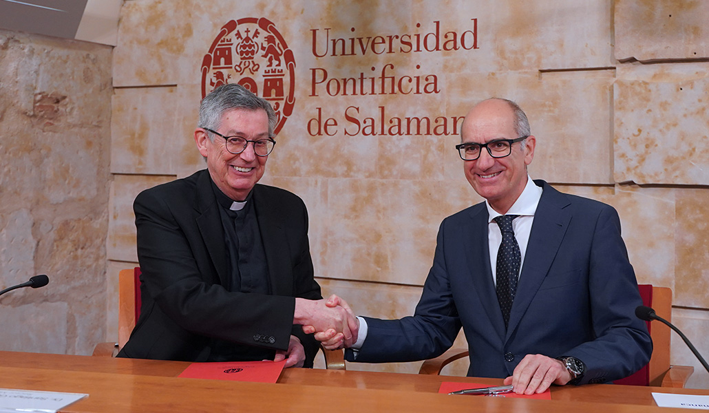 Santiago García-Jalón, rector magnífico de la UPSA, junto a Francisco Javier Iglesias, presidente de la Diputación de Salamanca, durante la firma del convenio