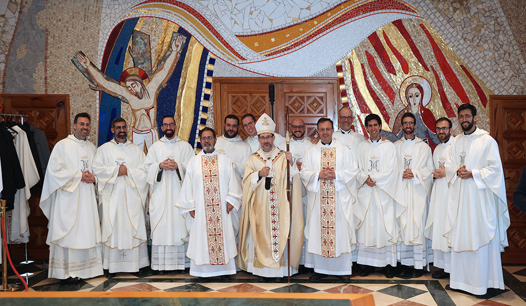 Los nuevos presbíteros con Cobo y los obispos auxiliares electos Vicente Martín y José Antonio Álvarez