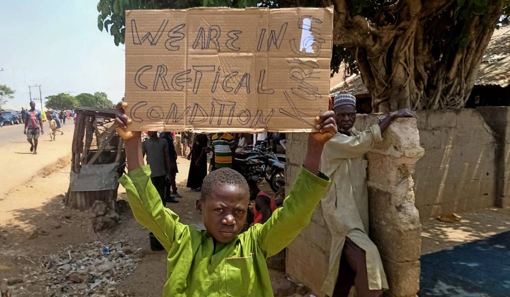 Un niño protesta en Nigeria contra los secuestros