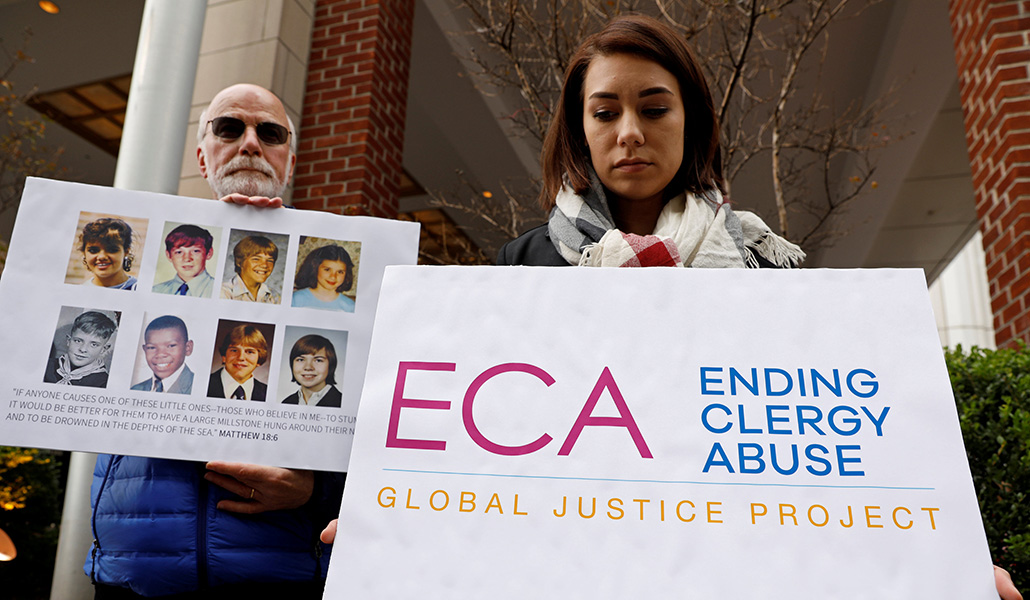 Protesta contra los abusos sexuales cometidos por sacerdotes, durante la celebración de la Asamblea Plenaria de la Conferencia Episcopal de Estados Unidos, en Baltimore