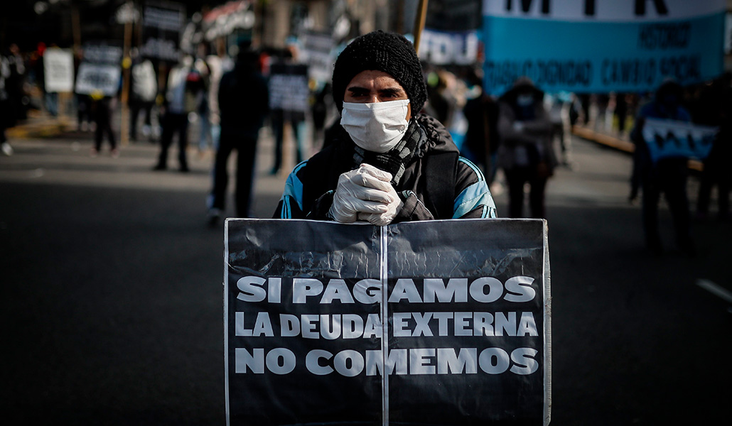 Manifestación contra el pago de la deuda externa, en Buenos Aires (Argentina)