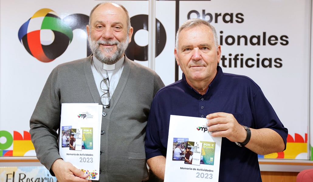 José María Calderón, director de OMP España, junto con Serafín Suárez, misionero del IEME, en la presentación de la memoria de actividades de OMP 2023