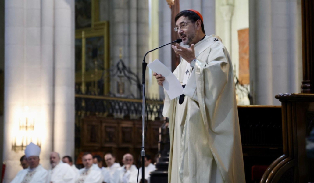 El cardenal Cobo pronuncia su homilía en la catedral