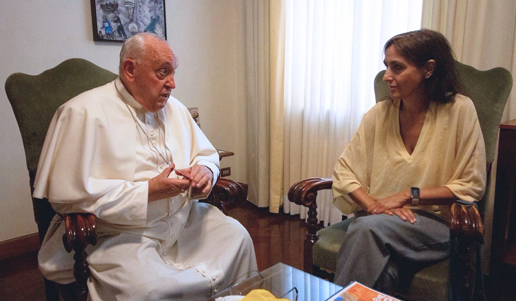 Helena Maleno durante el encuentro con el Papa Francisco este domingo en la residencia de Santa Marta