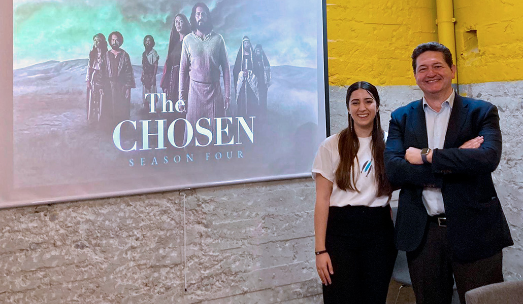 Paula Vega y Eduardo Escudero en la presentación en Madrid del estreno de la cuarta temporada de 'The Chosen'