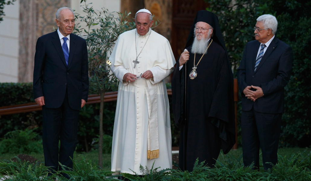 Shimon Peres, el Papa Francisco, el patriarca Bartolomé y Mahmoud Abbas el 8 de junio de 2014